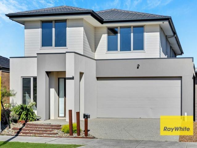 FANTASTIC DOUBLE STORY FAMILY HOME WITH SPACIOUS REAR YARD