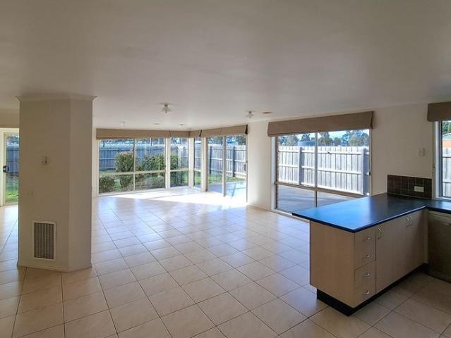 Fantastic Four Bedroom Family Home!