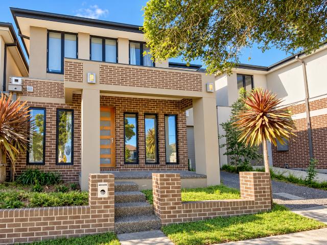 Fantastic Four Bedroom Townhouse in Clayton South