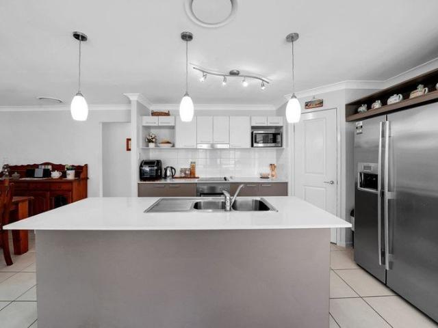 Fantastic Family Foor Plan, 893m2 & Shed