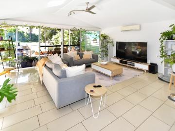 House for sale in Alice Springs County - Garden