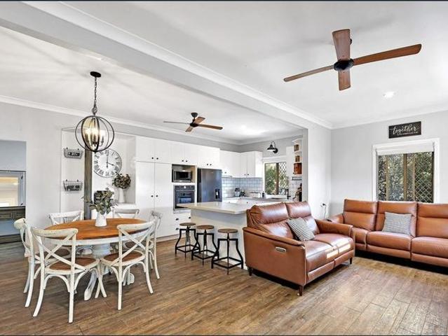 FANTASTIC FAMILY HOME