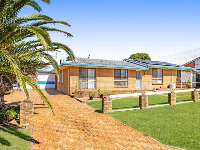 Fantastic Family Home, Convenient Location!