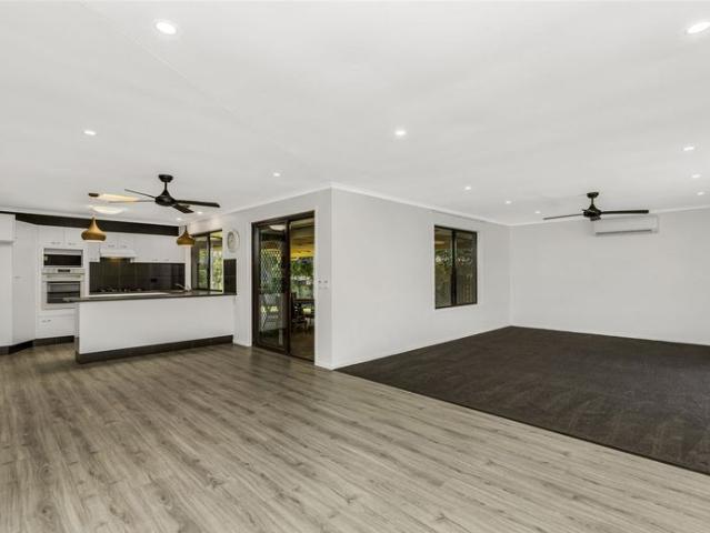 FANTASTIC FAMILY HOME IN EIGHT MILE PLAINS