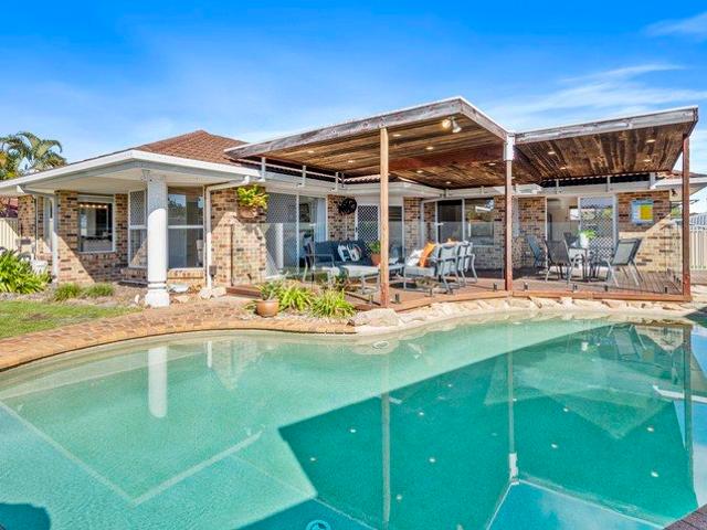 FANTASTIC FAMILY HOME IN HIGHLY DESIREABLE CUL DE SAC!