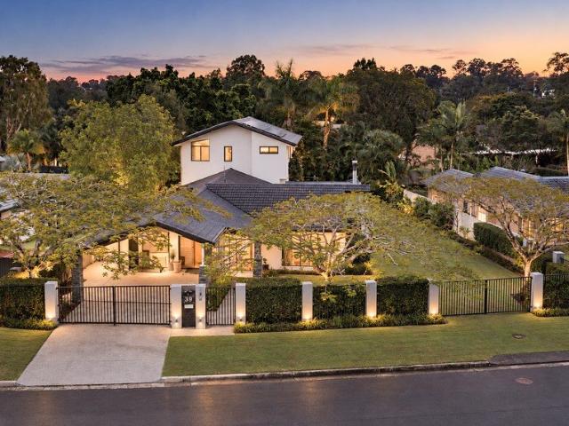 FANTASTIC FAMILY HOME ON PRIVATE QUARTER ACRE IN THE HIGHLY SOUGHT PARADISE RIVER PRECINCT !