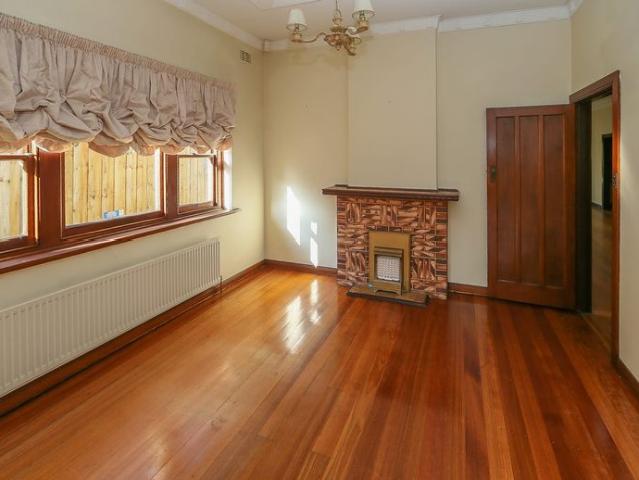 Fantastic family home located in one of the finest streets in Glen Iris