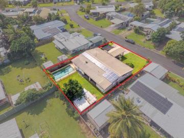Fantastic Family Home With Pool, Office & Workshop