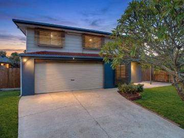 Fantastic Family Home with Pool in Corinda School Catchment