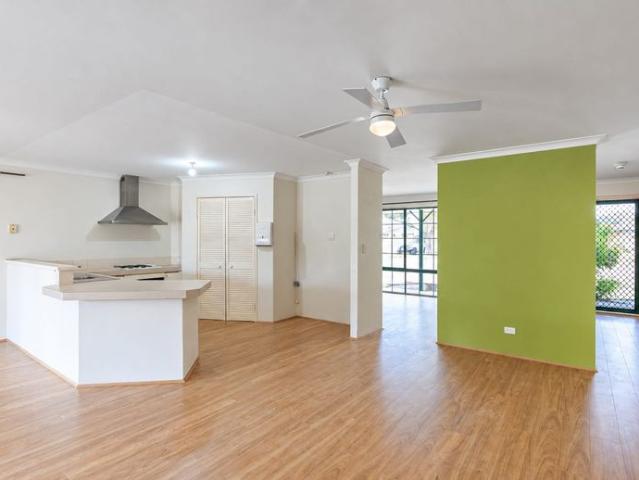 FANTASTIC FAMILY HOME WITH SIDE ACCESS!