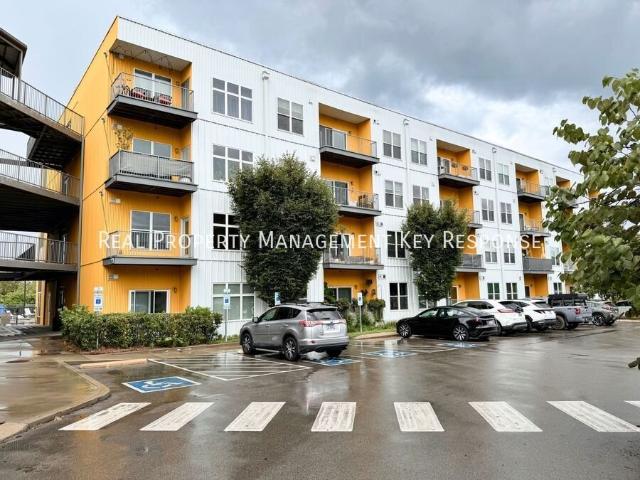 Fantastic first floor 2 bd, 2 bath Condo in Alloy 82 minutes to Geodis Park!
