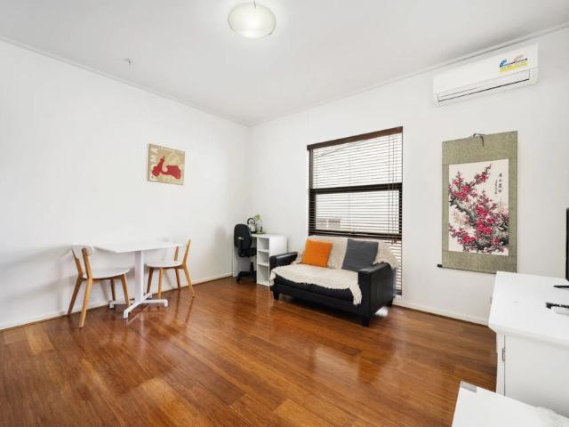 Fantastic, Fully Furnished Apartment in Prime CBD Location