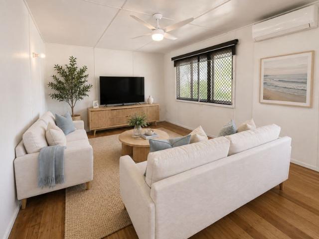 Fantastic house with nothing to fix close to the beach and shops