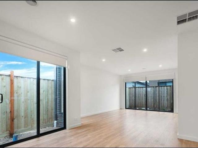 FANTASTIC HOME FOR RENT IN PRIME LOCATION!