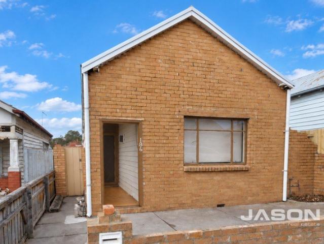 FANTASTIC HOME IN A PRIME LOCATION!