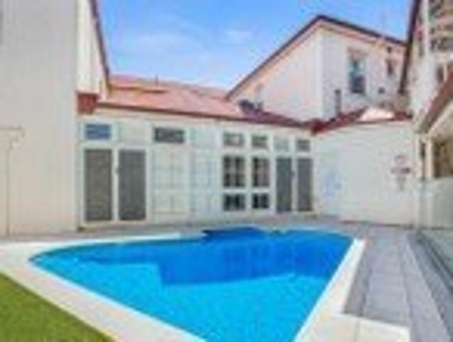 Fantastic investment opportunity or move in walk to the beach!