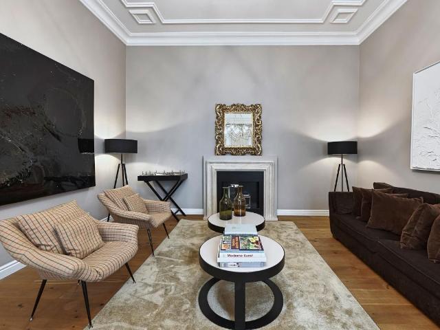 Fantastic old town house apartment in the heart of Vienna