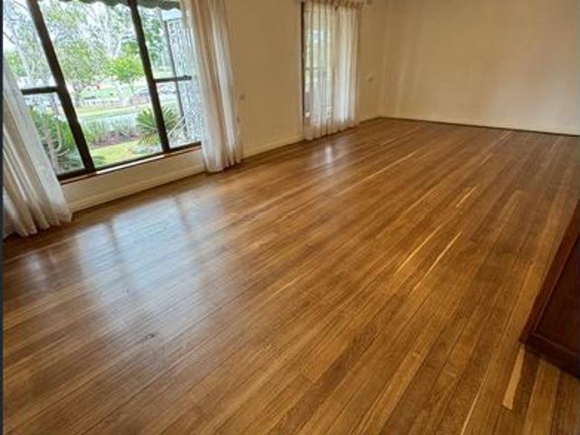 Fantastic opportunity 3 bedrooms, lock up garage in sought out location in Lambton!