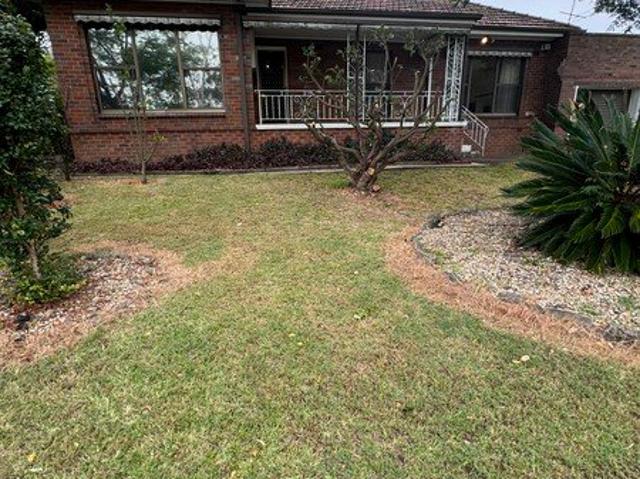 Fantastic opportunity 3 bedrooms, lock up garage in sought out location in Lambton!