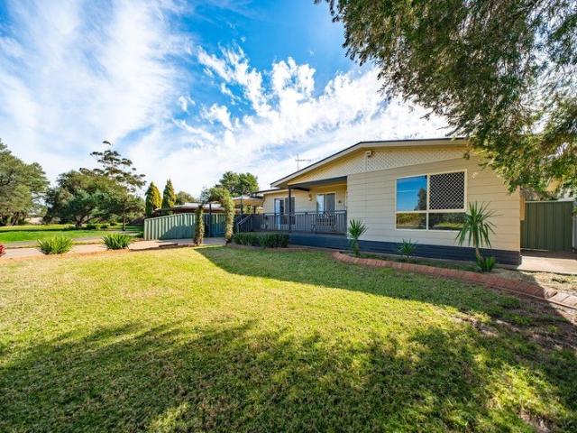 Fantastic Opportunity 4 Bedroom home with inground pool