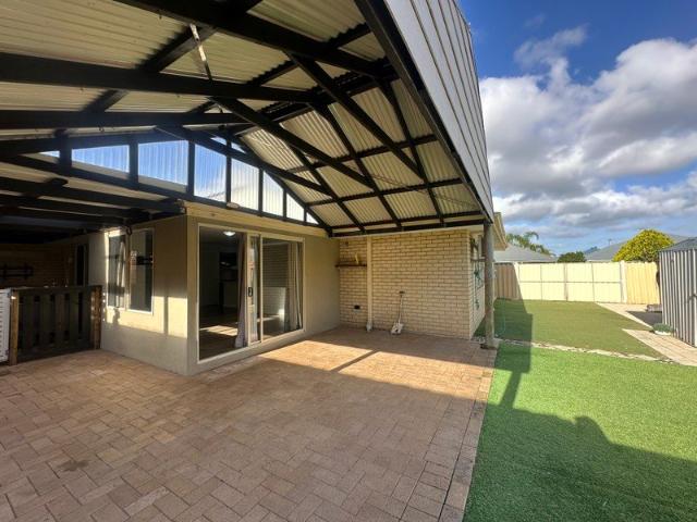 Fantastic Outdoor Entertaining Area & SPA !