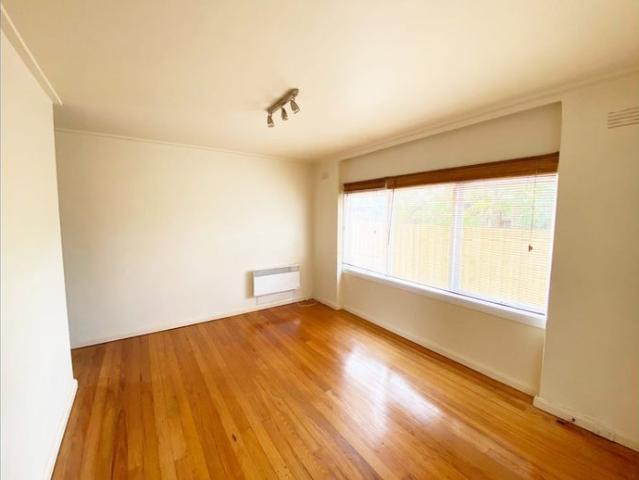 FANTASTIC LOCATION 2 BEDROOM UNIT