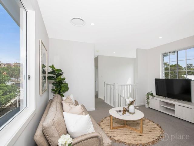 Fantastic Location, Contemporary Home