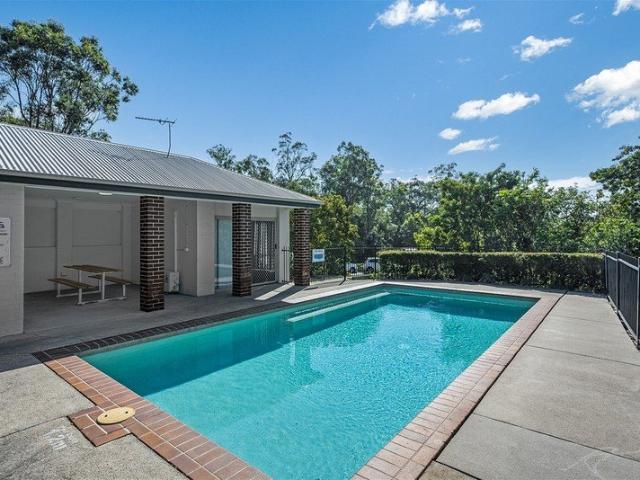 Rent is $620 till June 2027! Heart of North Lakes, 3 Bed 2&1/2 Bath Townhouse, pool&gym