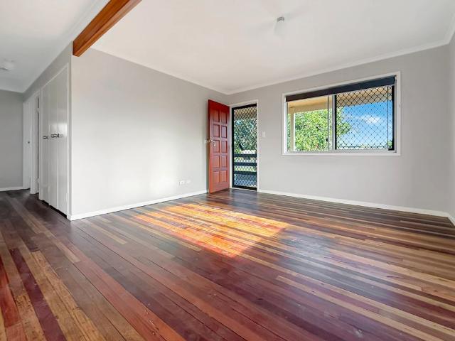 Fantastic location! Close to schools, shops & food outlets