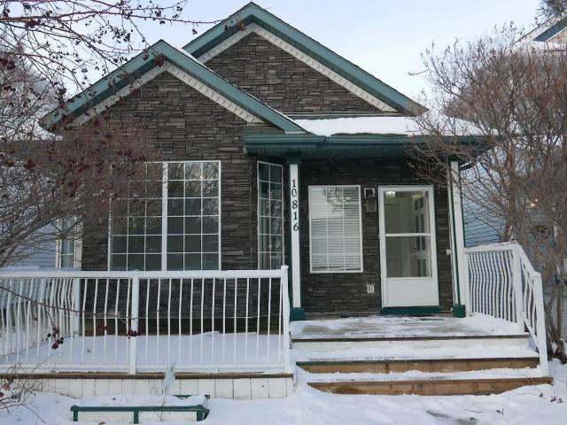 FANTASTIC LOCATION FULLY RENO'D 3 BED/ 1 BATH BIGHT MAIN LEVEL HOME