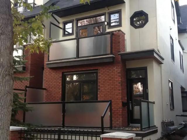 Fantastic location Marda Loop townhouse — 3 Bedrooms Townhouse
