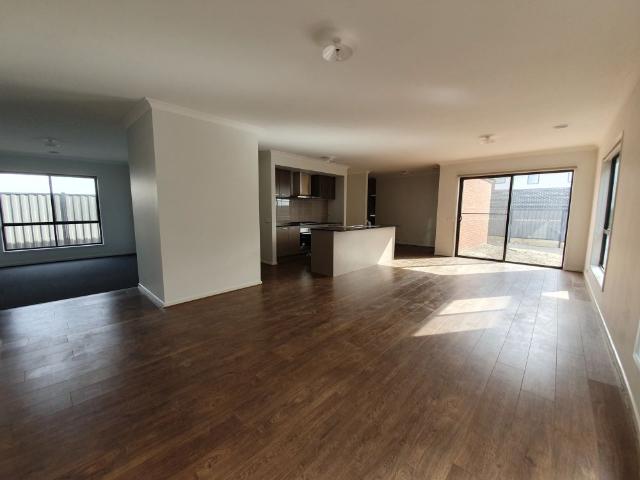 Fantastic Location! Minutes to Mernda Train Station & Schools!