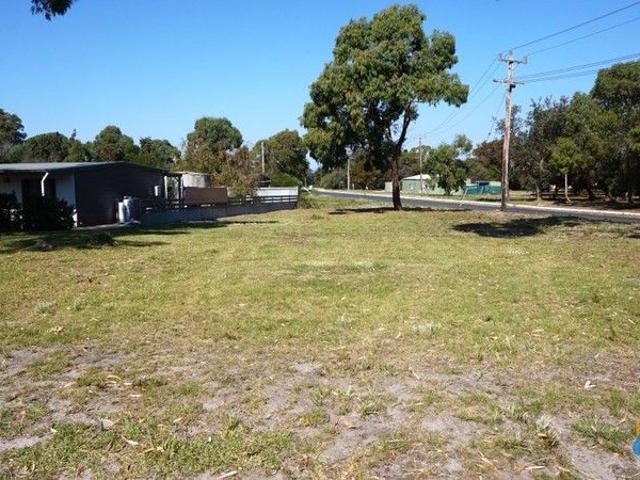 FANTASTIC LOCATION NEAR BOAT RAMP