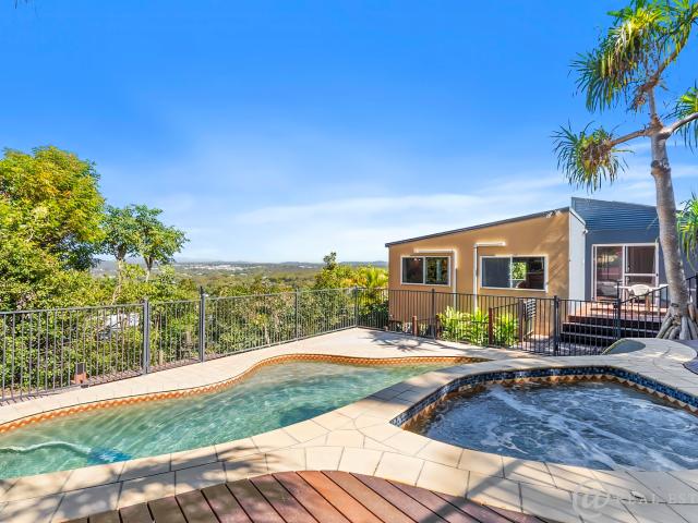 Fantastic Location with Pool Spa and Amazing Views