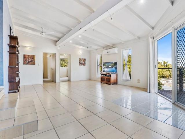 Fantastic Location with Pool Spa and Amazing Views