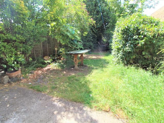 Fantastic Large 4/5 Double Bedroom House to Rent with 2 Bathrooms in NW2 near Zone 2/3 Stations