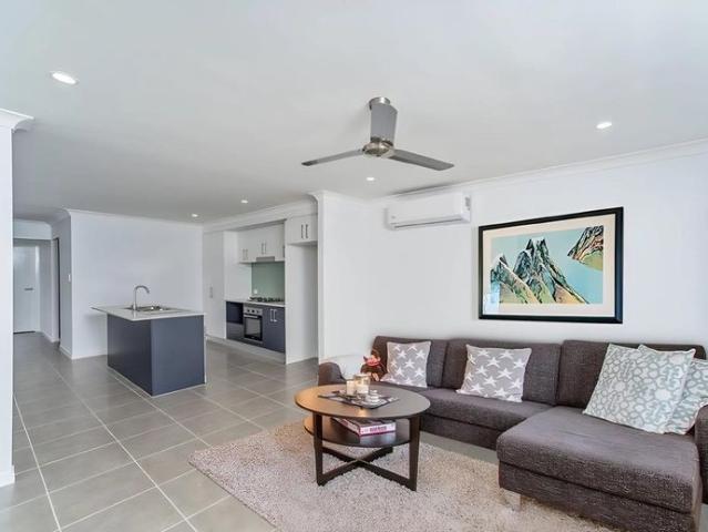 Fantastic Luxury Home in Hope Island