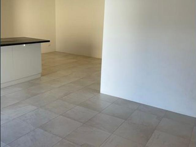 FANTASTIC MODERN HOME FANTASTIC LOCATION ! ITS NOT A HOUSE ITS A LIFESTYLE Close to Shops & Public Transport