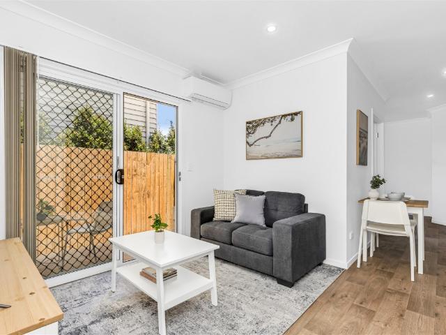 FANTASTIC, NEAR NEW EVERTON PARK STUDIO UNIT MAGIC LOCATION
