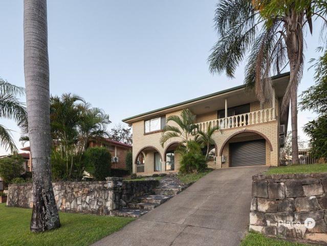Fantastic six bedroom home with dual living potential