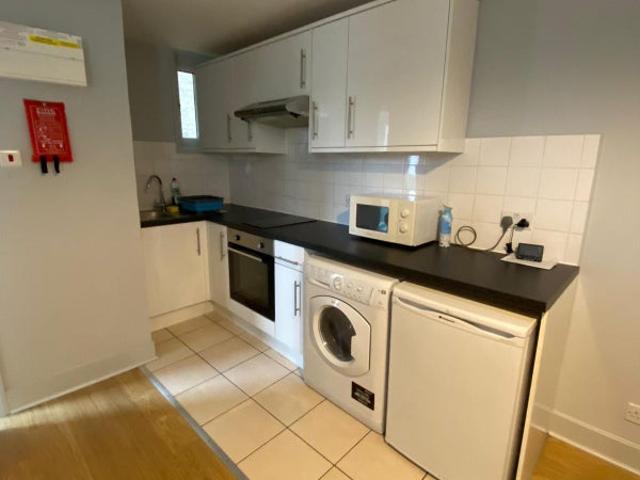 Fantastic spacious studio near tube station