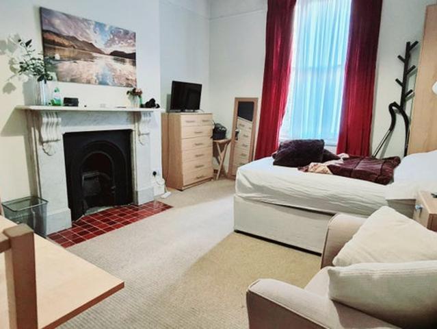 Fantastic Studio Flat in Brook Green Zone 2