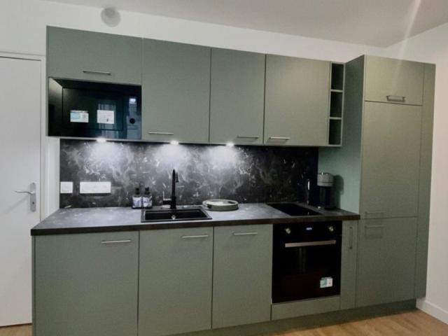Fantastic suite conveniently located, Paris, Paris Amsterdam Apartments for Rent