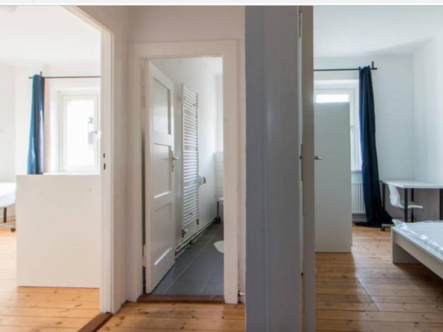 Fantastic room in 3 bedroom apartment