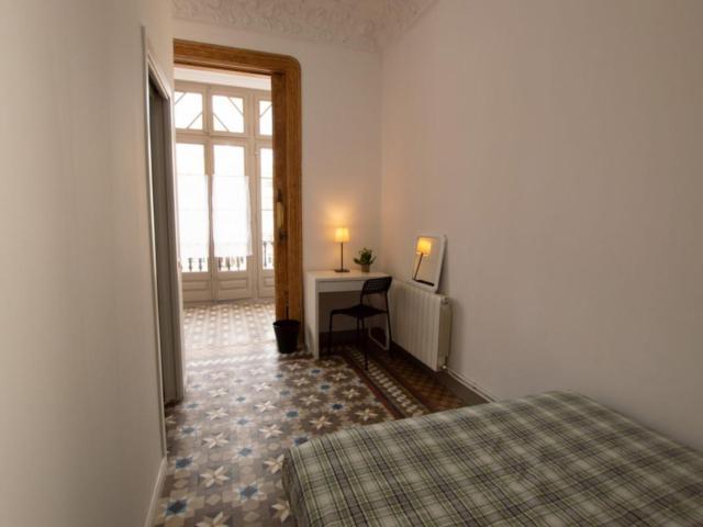 Fantastic room in Eixample in shared flat, only women