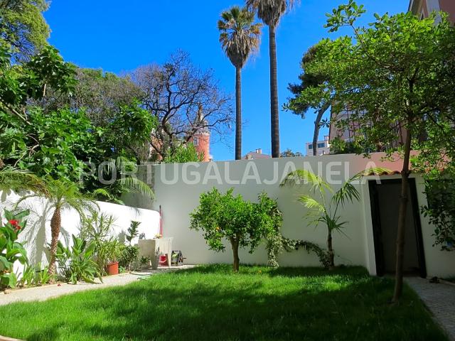 Fantastic T2 with 91m2 located in the very heart of Principe Real