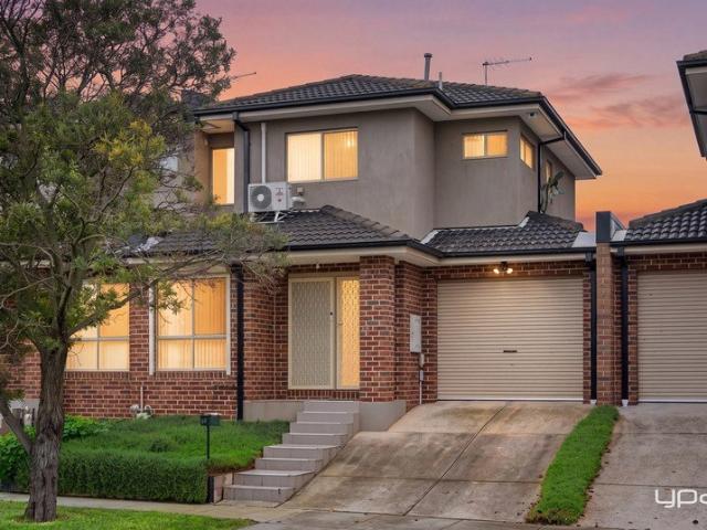 FANTASTIC TOWNHOUSE OPPOSITE PEACEFUL RESERVE!