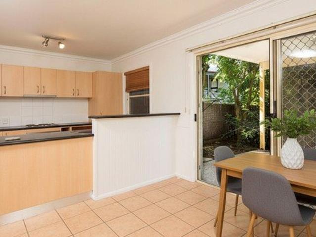 Fantastic Townhouse in a Prime Location!