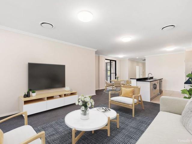 Fantastic Unit Across from Lake Macquarie
