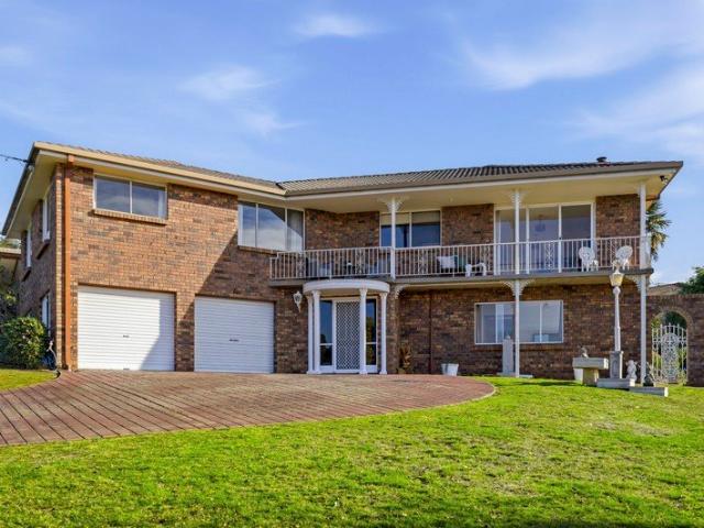 Fantastic Views with Self Contained Unit Below